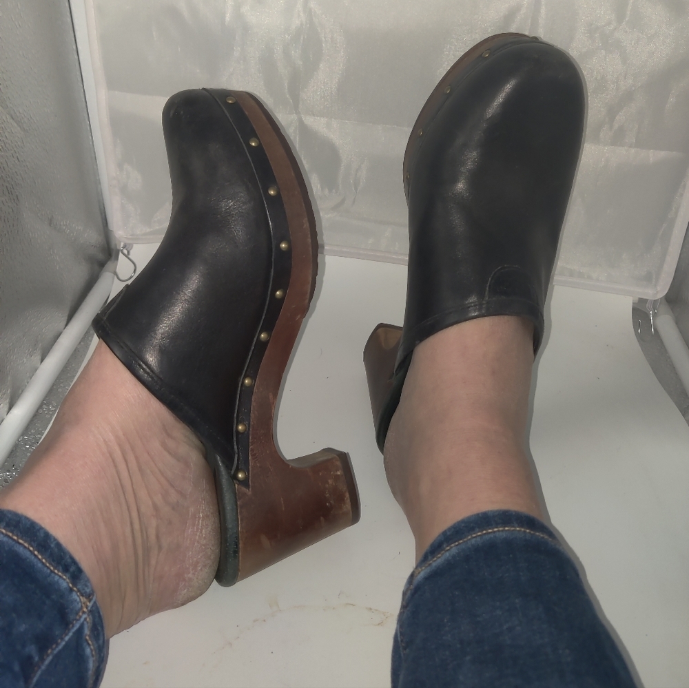 Ugg Black Leather Heeled mules. Sz 8 - Picture 8 of 8